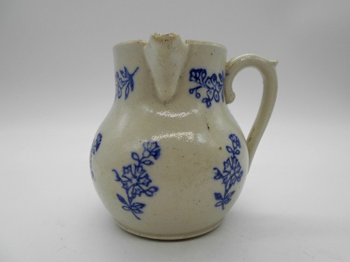 Ravissant petit pichet pot - petit, a